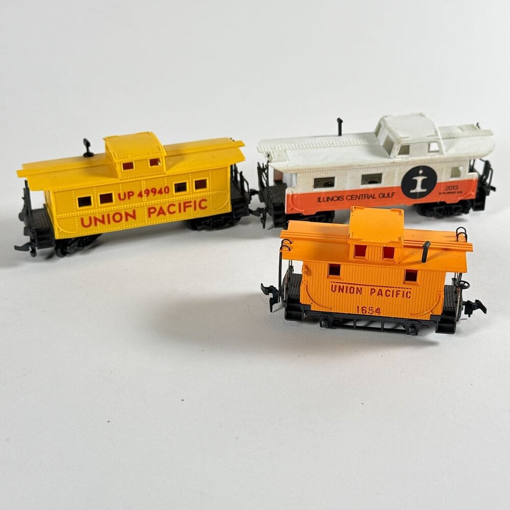 Vintage HO Scale 3 Model Trains Union Pacific & Illinois Central Gulf